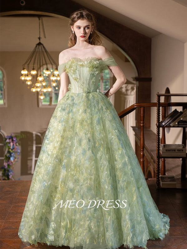 High-end light luxury birthday banquet, engagement bride toasting, travel photography performance, fantasy Mori flower fairy temperament evening dress